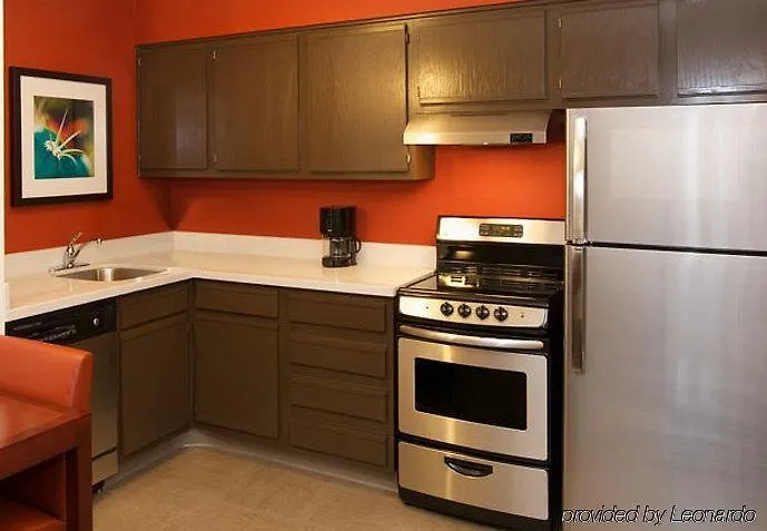 Hotel By Marriott Airport 3*