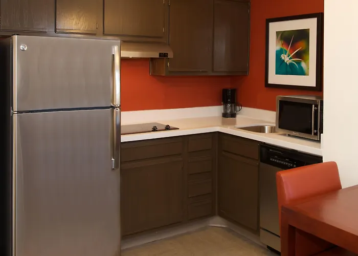 Hotel By Marriott Airport 3*