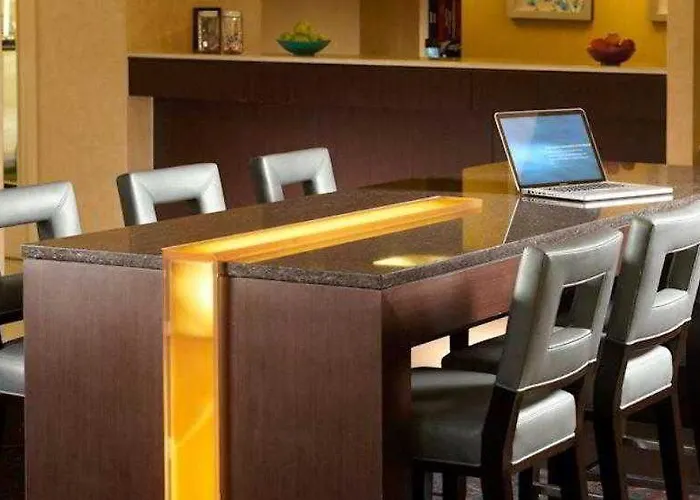 Hotel By Marriott Airport