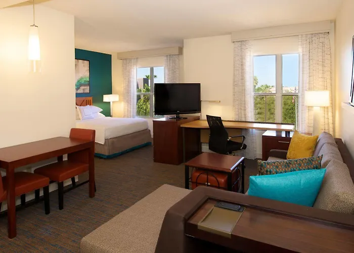 Hotel By Marriott Airport