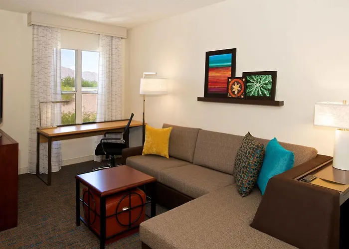 Hotel By Marriott Airport 3*