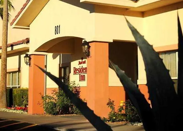 Hotel By Marriott Airport 3*