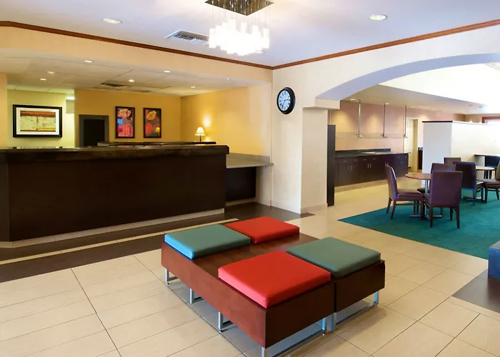 Hotel By Marriott Airport 3*