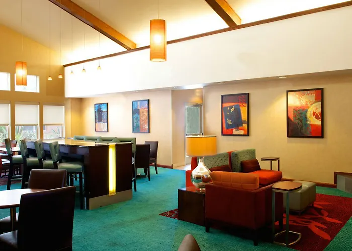 Hotel By Marriott Airport